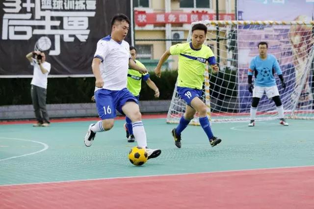 媒体人：北京次节领先11分后下麦基上周琦 攻防都下滑导致被扳平